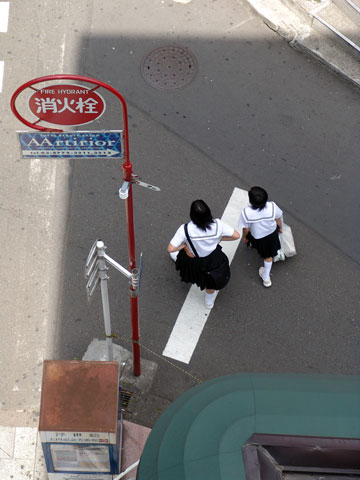 écolières japonnaises dans les rues de Tokyo